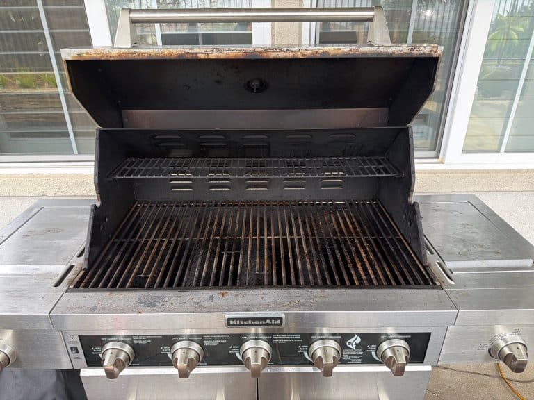 BBQ Grill Cleaning Services Dirty BBQ before professional BBQ cleaning by Pro Grill