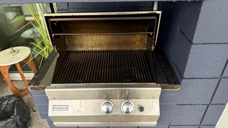 BBQ grill before professional grill cleaning by Pro Grill